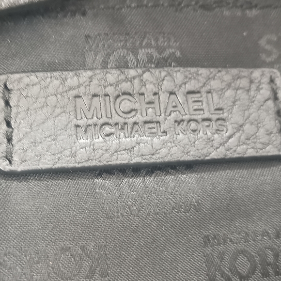 Authentic Michael Kors Leather Medium East West Ring Tote in Black - Picture 11 of 13